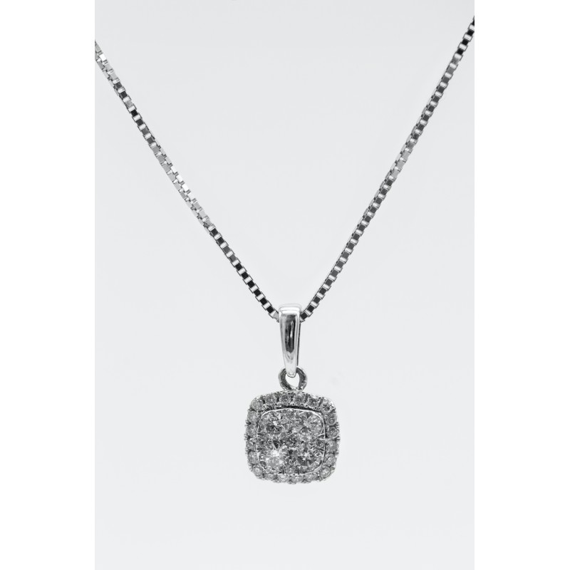 collier pierre carrée